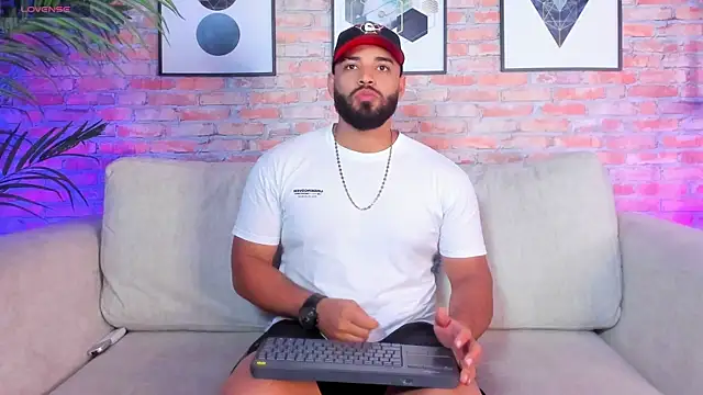 Chris Varden online show from December 2, 7:20 pm