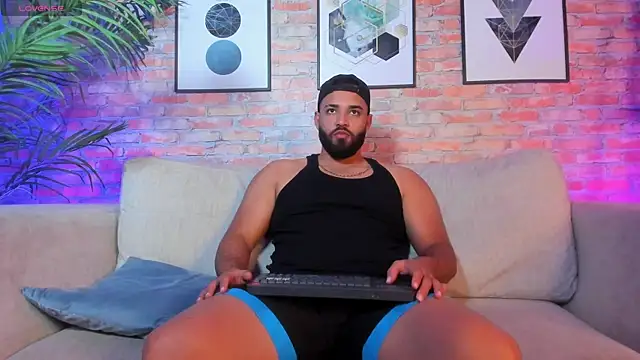 Chris Varden online show from December 3, 7:45 pm