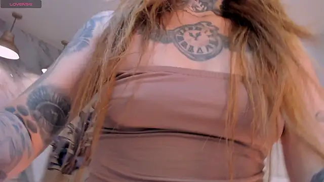 CarlaBrunni online show from December 2, 12:10 pm