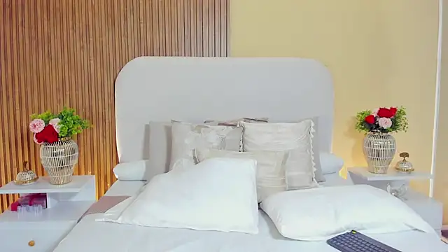 LondraBlush online show from March 25, 1:50 pm