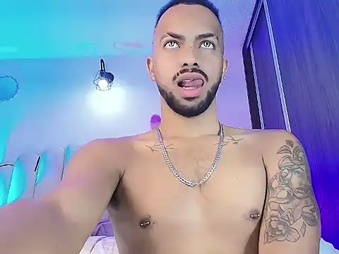 Snapshot of KMichelle1 chatting on November 17, 2:06 am KMichelle1 online show from November 17, 2:06 am