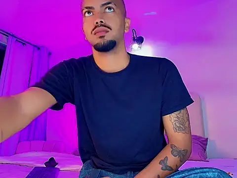 Snapshot of KMichelle1 chatting on December 2, 3:12 am KMichelle1 online show from December 2, 3:12 am