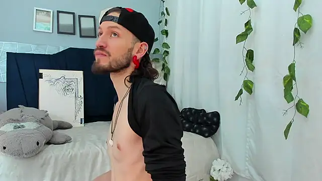 AngelDamianArt online show from February 2, 8:07 pm