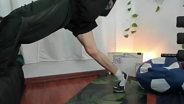 AngelDamianArt online show from February 5, 8:13 pm