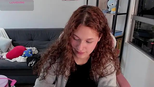 iam Nikki online show from April 15, 2:40 am