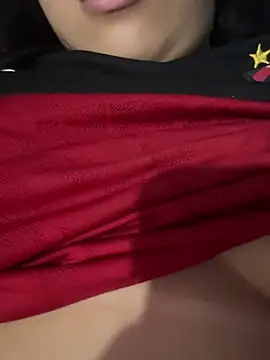 Snapshot of Larissa_xxe chatting on November 29, 1:19 am Larissa xxe online show from November 29, 1:19 am