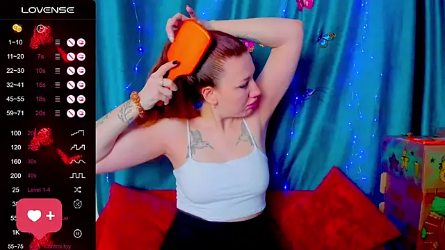 Snapshot of LillyRayRay chatting on November 27, 1:18 am LillyRayRay online show from November 27, 1:18 am