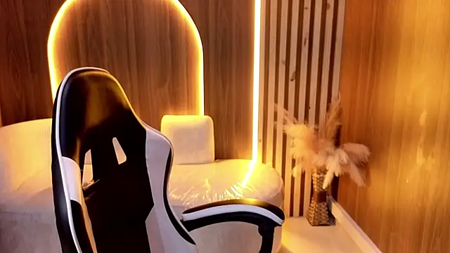 Peige Tx online show from December 15, 1:04 pm