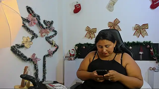 Snapshot of BWW-CINDY11 chatting on December 15, 7:51 pm BWW-CINDY11 online show from December 15, 7:51 pm