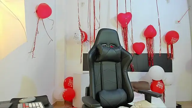 BWW-CINDY11 online show from February 15, 9:41 am