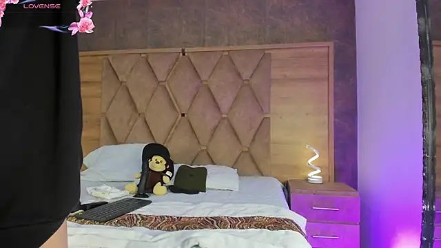 Snapshot of VictoriaSaenz1_ chatting on November 21, 5:17 am VictoriaSaenz1 online show from November 21, 5:17 am