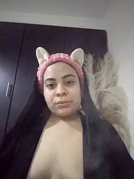 Snapshot of Monserrat_J chatting on December 3, 7:05 am Monserrat J online show from December 3, 7:05 am