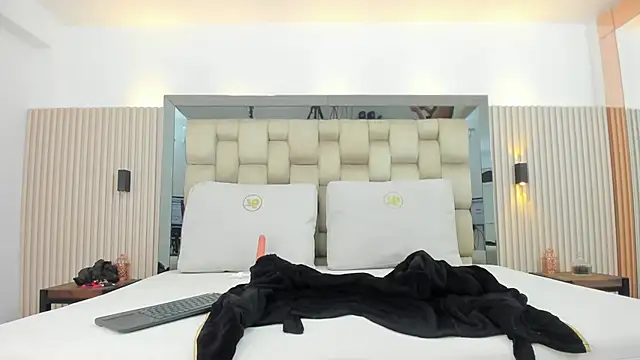 Snapshot of noah_pariss chatting on December 4, 11:19 am noah pariss online show from December 4, 11:19 am