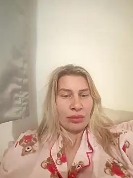 NaughtyClaudia  online show from December 17, 9:21 pm