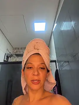 Snapshot of biadominatrix chatting on May 25, 7:20 pm biadominatrix online show from May 25, 7:20 pm
