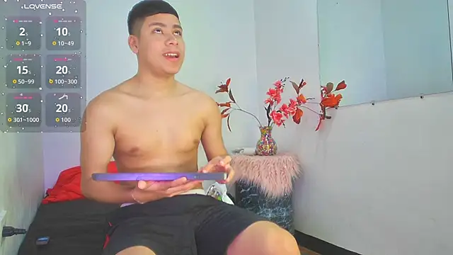 Snapshot of Lucastorrez01 chatting on December 2, 3:56 am Lucastorrez01 online show from December 2, 3:56 am