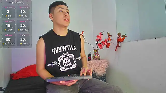 Snapshot of Lucastorrez01 chatting on December 4, 3:16 am Lucastorrez01 online show from December 4, 3:16 am