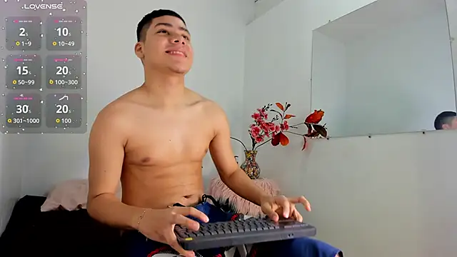 Lucastorrez01 online show from December 19, 2:29 am