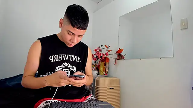 Lucastorrez01 online show from December 20, 9:44 pm