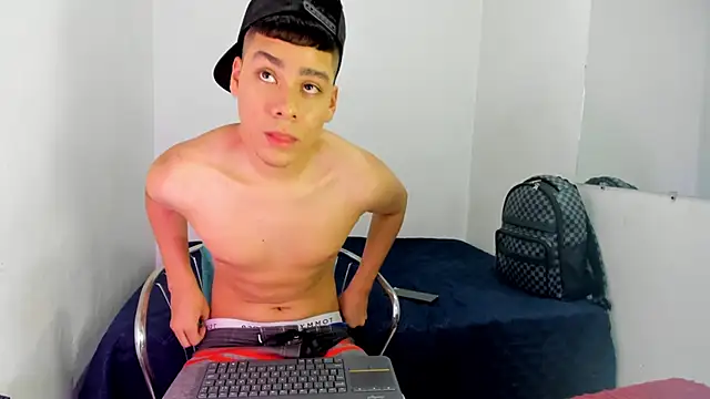 Lucastorrez01 online show from July 1, 12:23 am