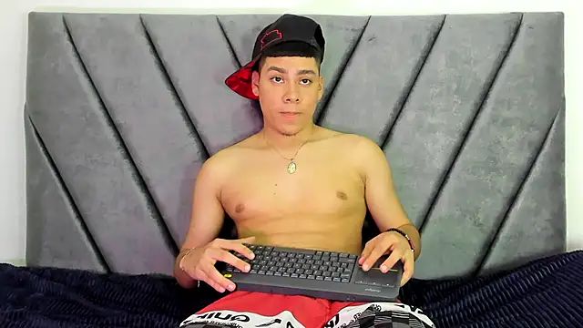 Lucastorrez01 online show from July 8, 11:53 pm