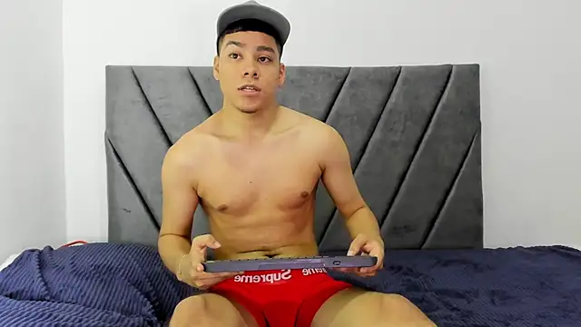 Lucastorrez01 online show from July 16, 10:38 pm