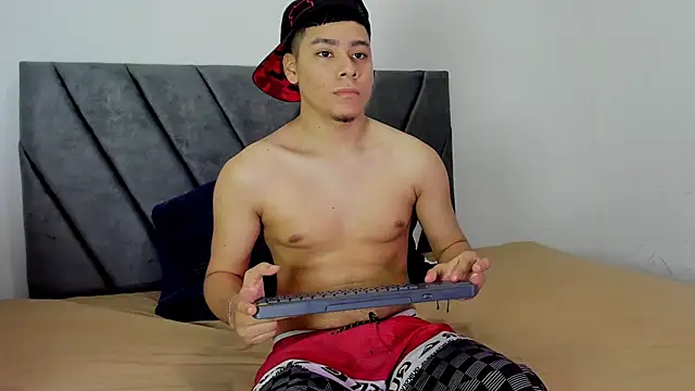 Lucastorrez01 online show from August 1, 10:30 pm