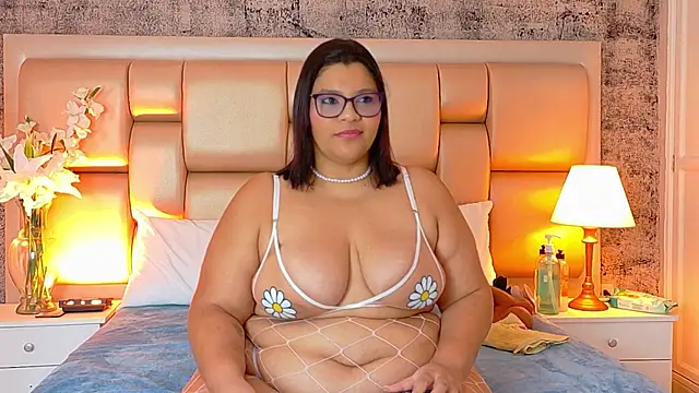 SelennaCooper online show from June 4, 12:00 pm