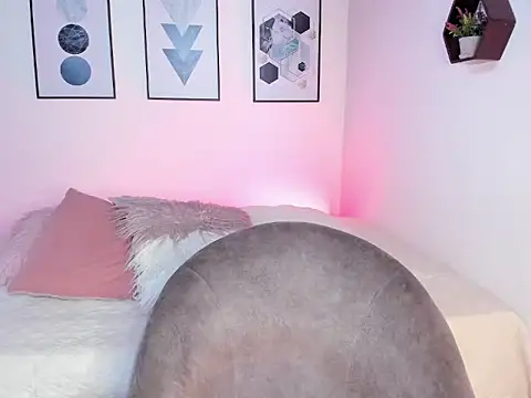 Snapshot of HannaRose__ chatting on December 4, 11:30 am HannaRose online show from December 4, 11:30 am