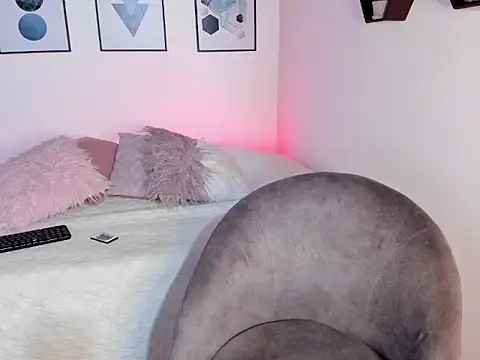 Snapshot of HannaRose__ chatting on December 5, 10:57 am HannaRose online show from December 5, 10:57 am