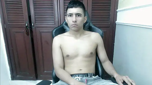 Snapshot of dannyt_hot chatting on November 19, 12:27 pm dannyt hot online show from November 19, 12:27 pm