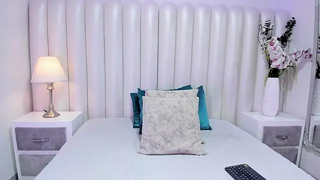 Snapshot of MiaWelkin_ chatting on November 26, 10:49 am MiaWelkin online show from November 26, 10:49 am