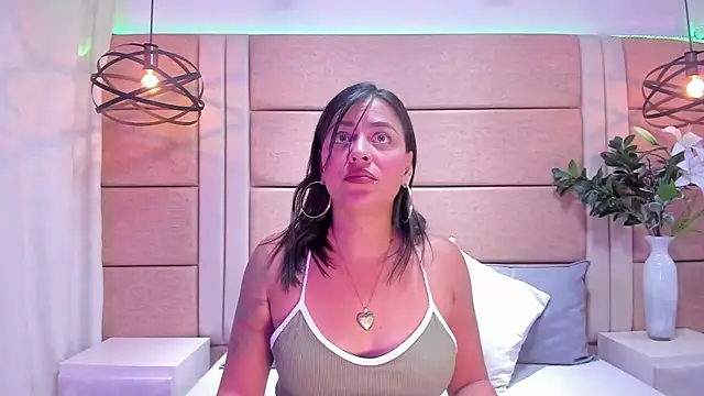 Snapshot of MiaWelkin_ chatting on December 15, 11:47 am MiaWelkin online show from December 15, 11:47 am