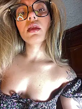 Snapshot of Xxx_Amy chatting on December 4, 5:28 am Xxx Amy online show from December 4, 5:28 am