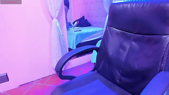 Snapshot of sammyRhoades chatting on November 29, 8:23 pm sammyRhoades online show from November 29, 8:23 pm