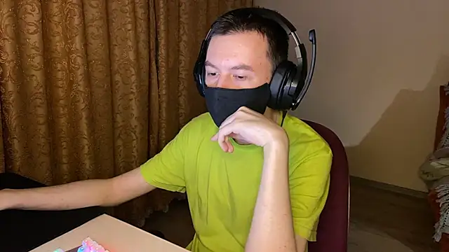 Snapshot of dr_pipirkin chatting on December 4, 7:44 pm dr pipirkin online show from December 4, 7:44 pm