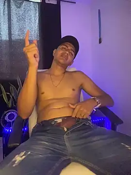 Snapshot of lester_rose chatting on November 27, 9:17 pm lester rose online show from November 27, 9:17 pm