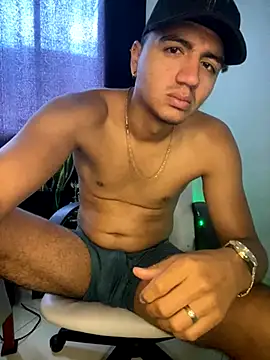 Snapshot of lester_rose chatting on December 3, 2:37 pm lester rose online show from December 3, 2:37 pm