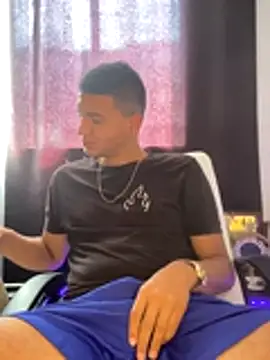 Snapshot of lester_rose chatting on December 14, 4:01 pm lester rose online show from December 14, 4:01 pm