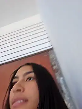 Snapshot of skinnyrox chatting on December 15, 7:18 pm skinnyrox online show from December 15, 7:18 pm