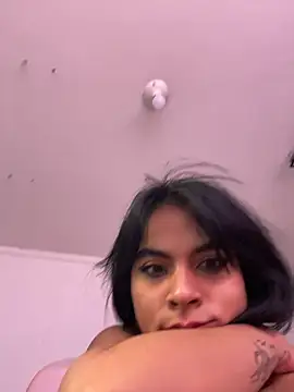 Snapshot of Sophie_wyld chatting on December 2, 1:17 pm Sophie wyld online show from December 2, 1:17 pm