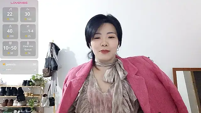 Snapshot of adele8731 chatting on November 25, 2:06 pm adele8731 online show from November 25, 2:06 pm