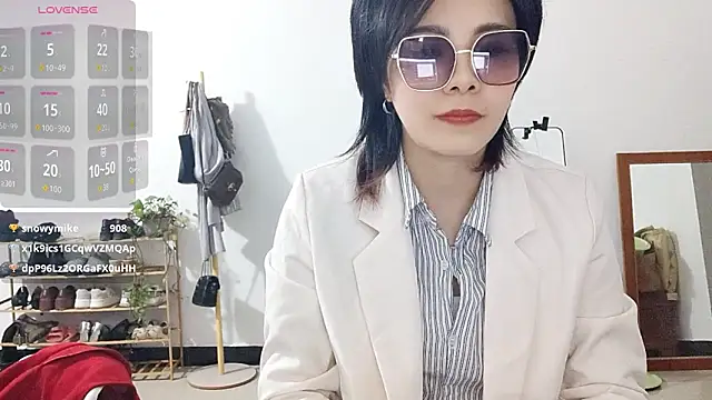 Snapshot of adele8731 chatting on December 3, 12:47 pm adele8731 online show from December 3, 12:47 pm