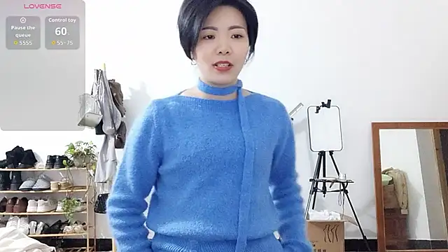 Snapshot of adele8731 chatting on December 4, 1:53 pm adele8731 online show from December 4, 1:53 pm