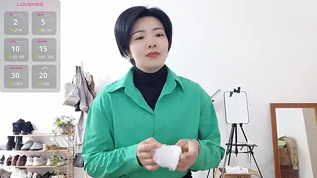 Snapshot of adele8731 chatting on December 5, 2:42 am adele8731 online show from December 5, 2:42 am