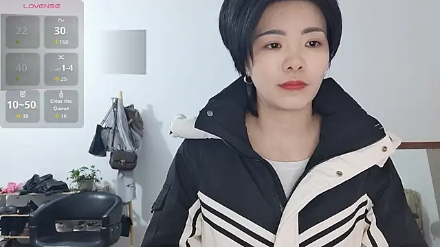 Snapshot of adele8731 chatting on December 14, 7:03 am adele8731 online show from December 14, 7:03 am