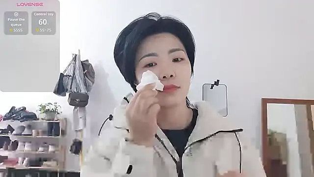 Snapshot of adele8731 chatting on December 15, 3:11 am adele8731 online show from December 15, 3:11 am