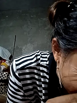 Snapshot of mon1-day chatting on December 17, 12:33 pm mon1-day online show from December 17, 12:33 pm