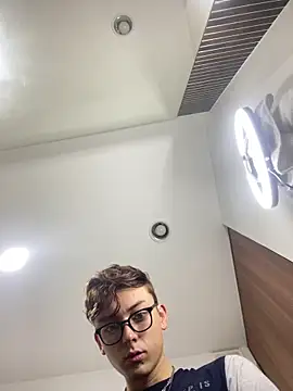 Boyfriend-Hot online show from November 19, 6:19 pm