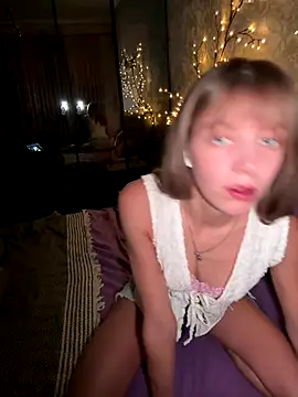 Snapshot of artshadowvibe chatting on November 30, 1:26 pm artshadowvibe online show from November 30, 1:26 pm